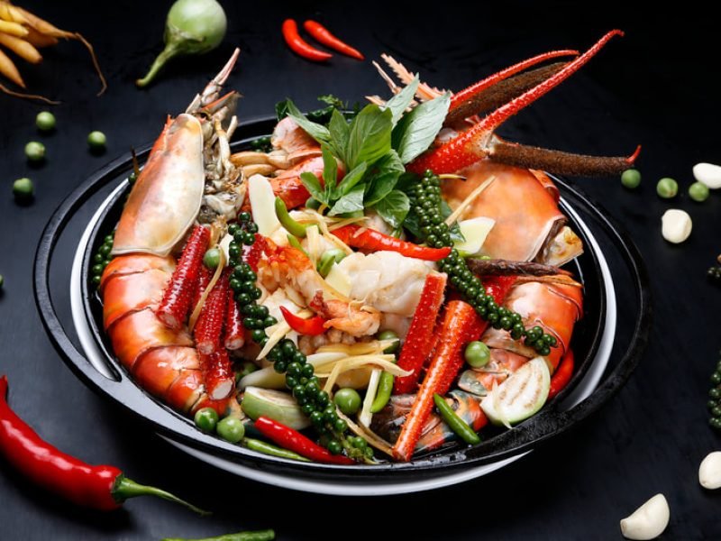 02-goong-mae-naam-phad-char-stir-fried-live-river-prawn-with-young-peppercorn-and-chilli-at-salathip-shangri-la-hotel-bangkok